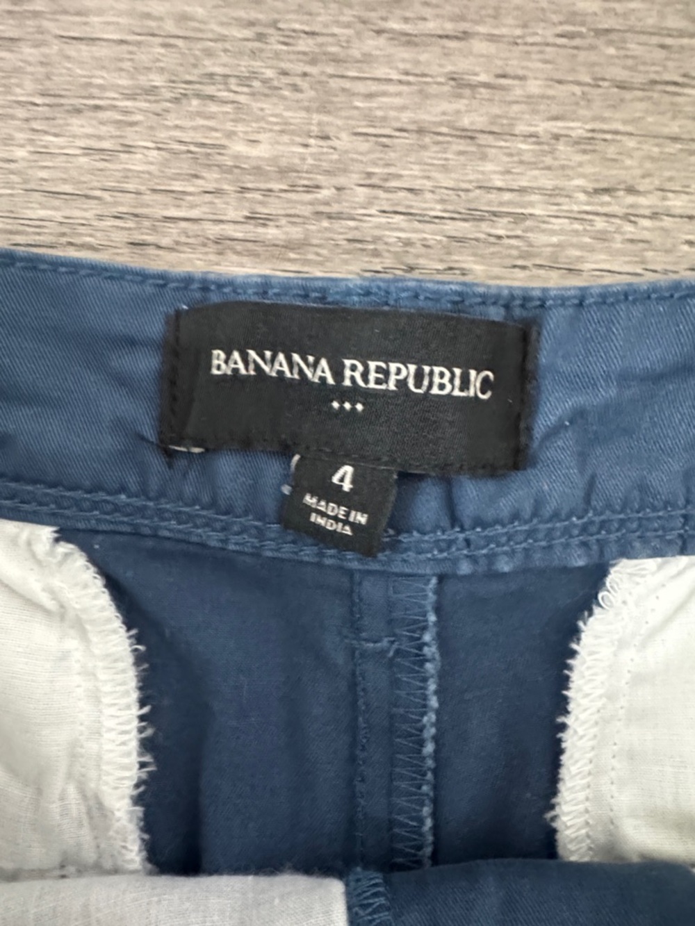 🌼BANANA REPUBLIC🌼 Mid-Rise Navy Chino Shorts, Size 4 - Picture 2 of 7